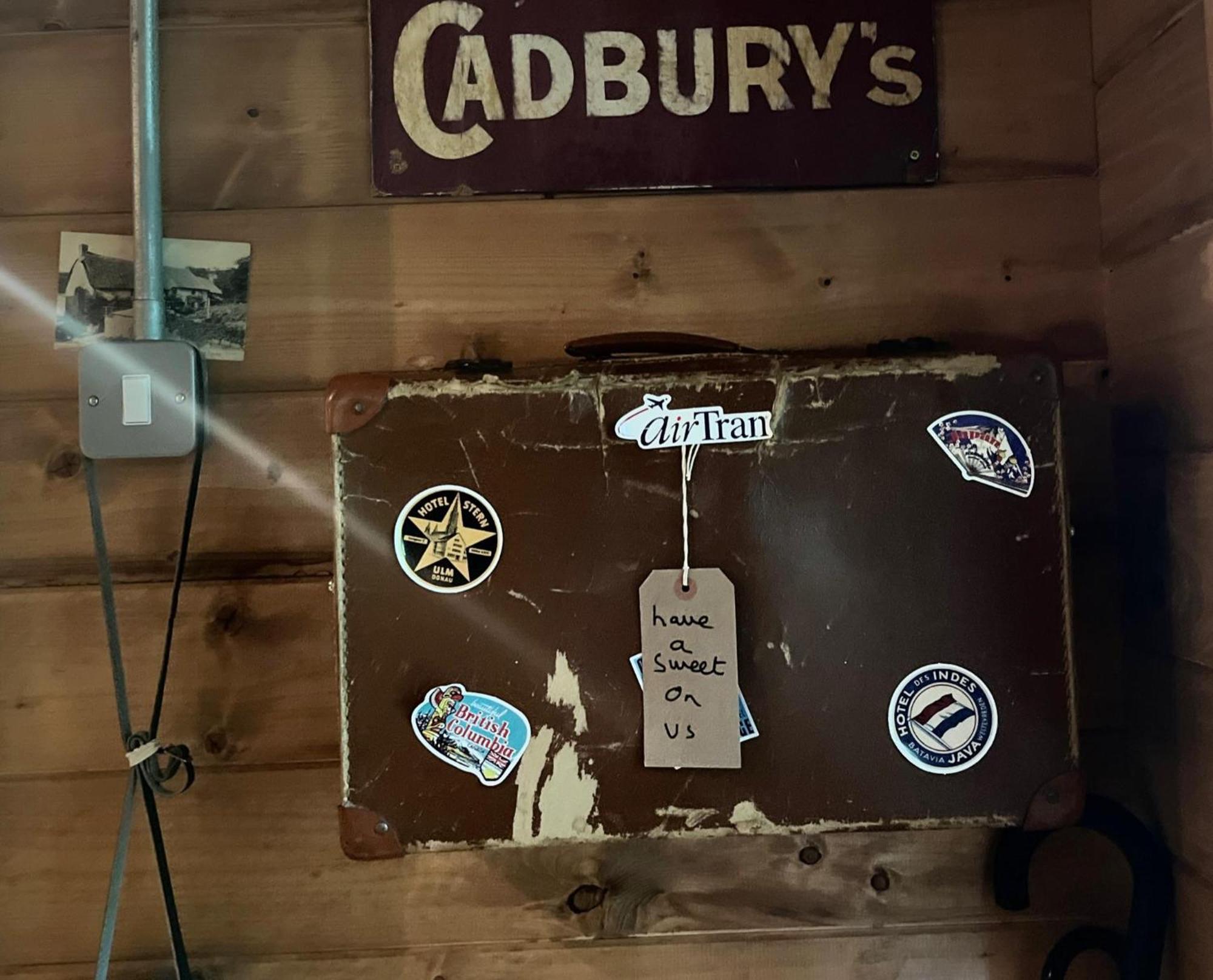 Retro Private Lodge With Hot Tub Nr Dartmoor Ньютон Эбэт Экстерьер фото