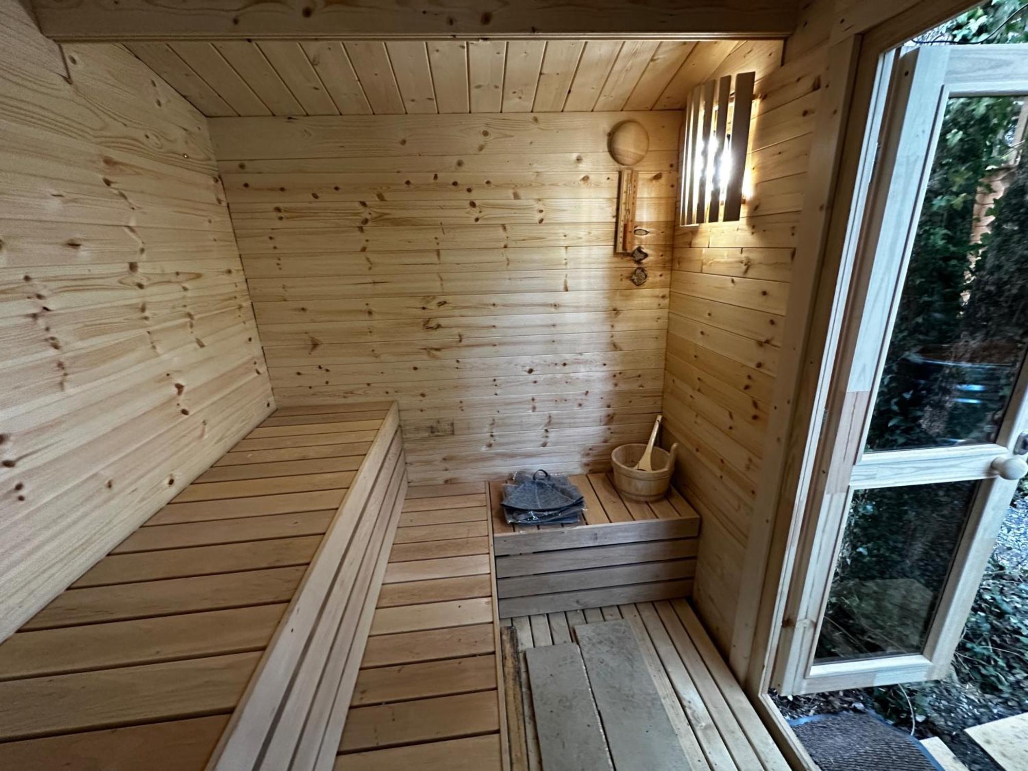 Retro Private Lodge With Hot Tub Nr Dartmoor Ньютон Эбэт Экстерьер фото